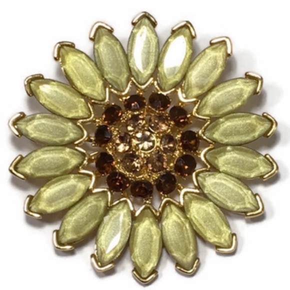 Jewelry - Large Rhinestone Flower